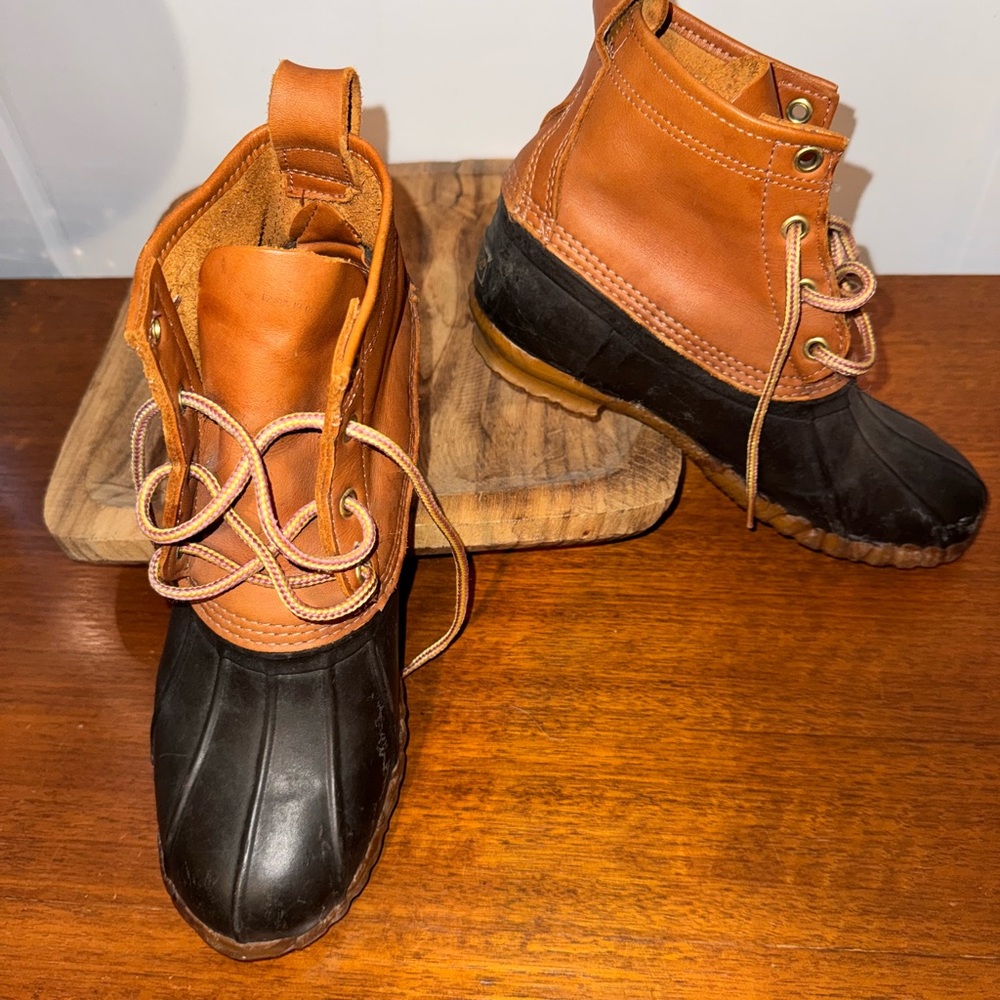 CABELA’S Women's leather and black thinsulate Winter Duck Boots